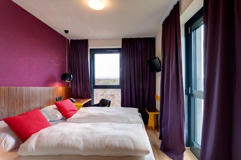 Meininger Hotel Frankfurt Main Airport 4/16