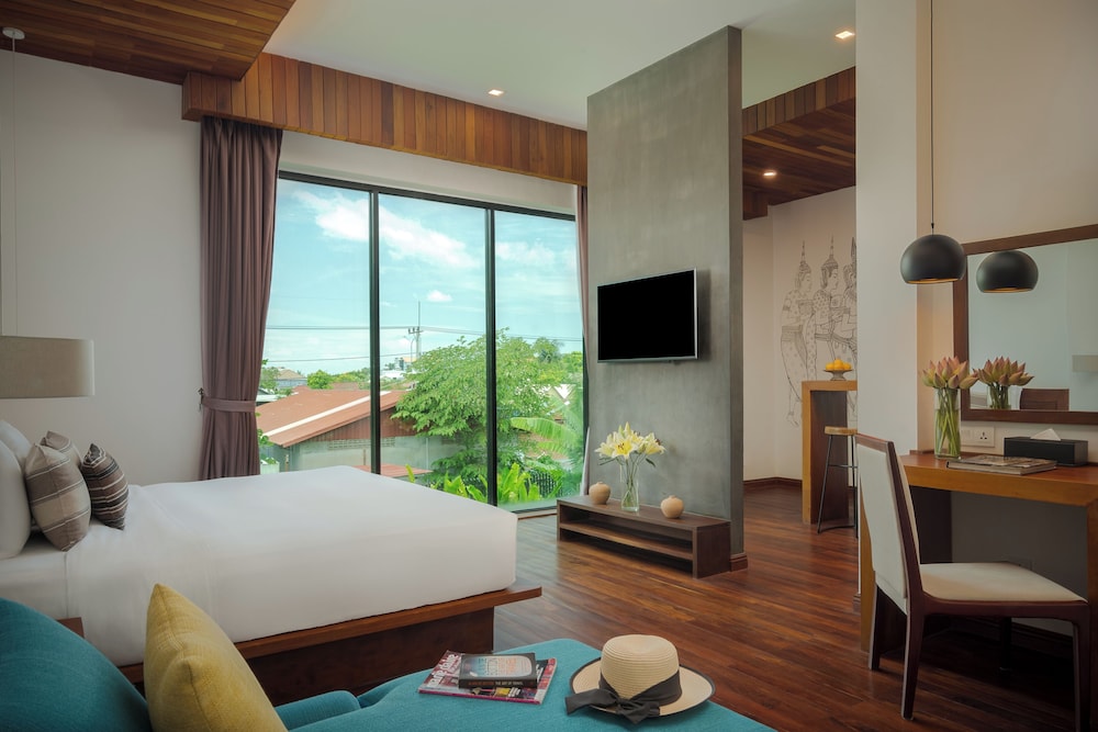 Mini, Suite, King Bed