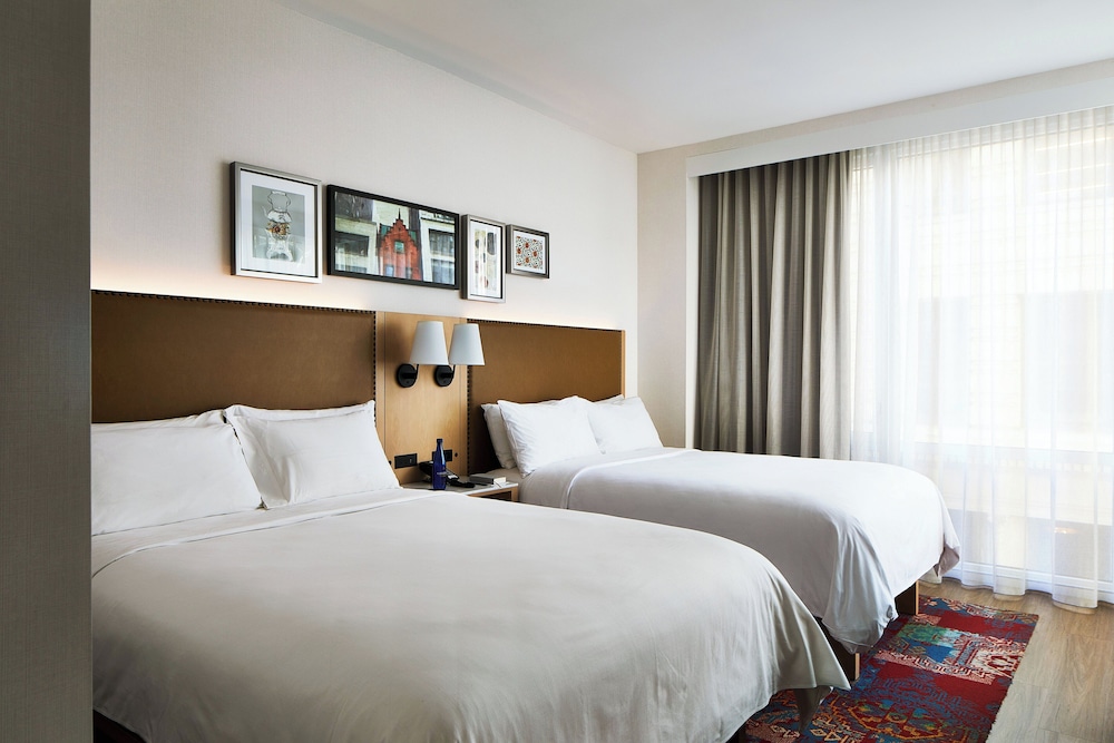 STANDARD, 2 QUEEN BEDS