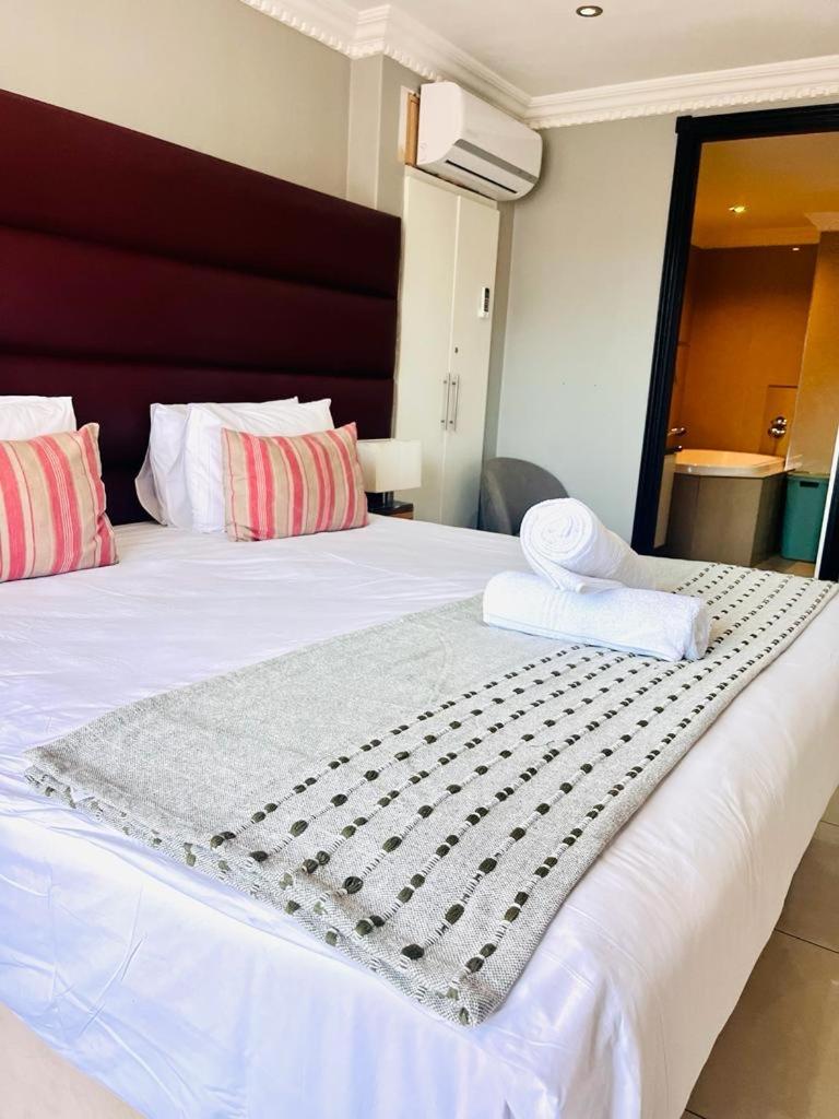 Accommodation Front The Sails 40/50