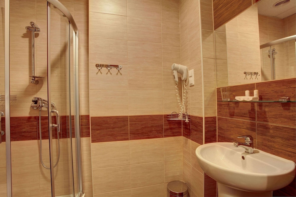 Lothus Hotel 12/45