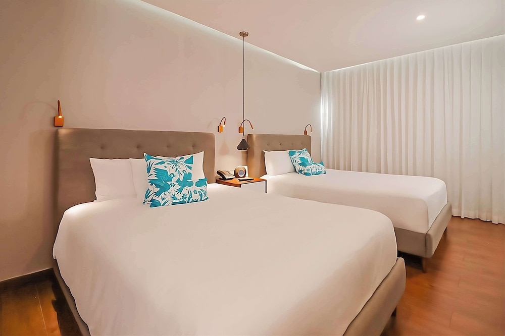 Deluxe, 2 Double Beds, Bay View