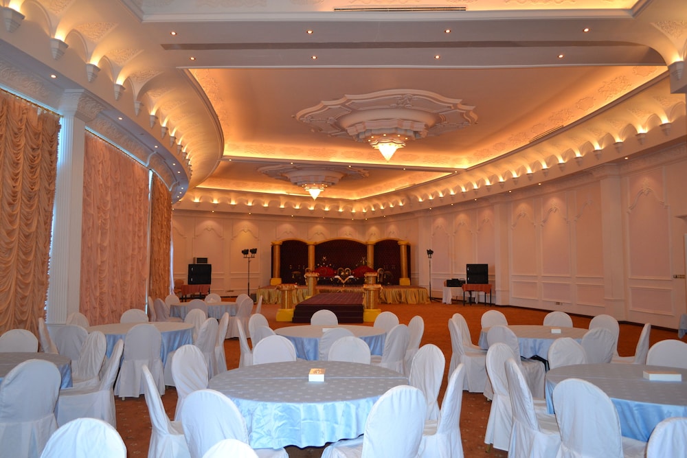 Hamdan Plaza Hotel 39/43