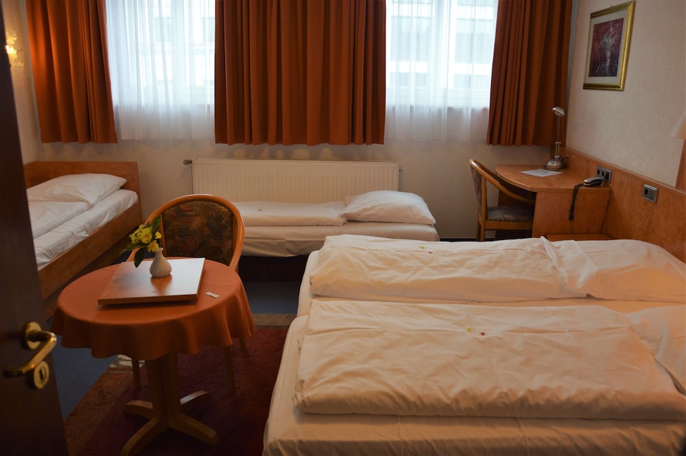 Steen S Hotel 13/36