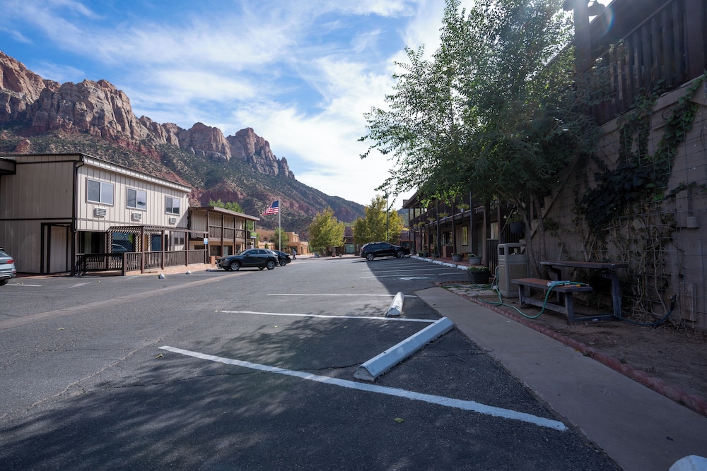 Zion Pioneer Lodge 56/66