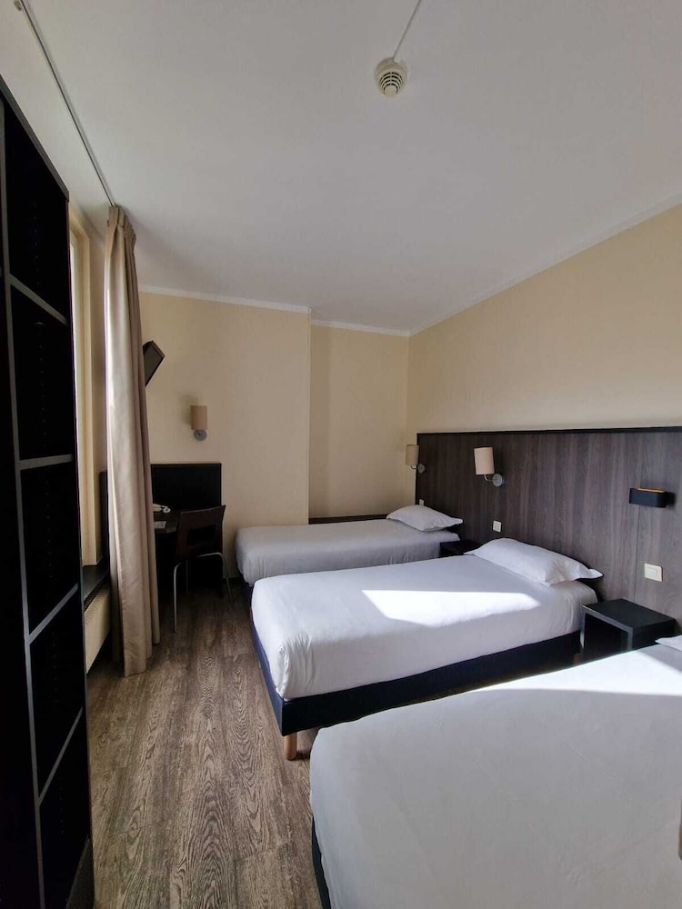 D'anjou Hotel 22/43