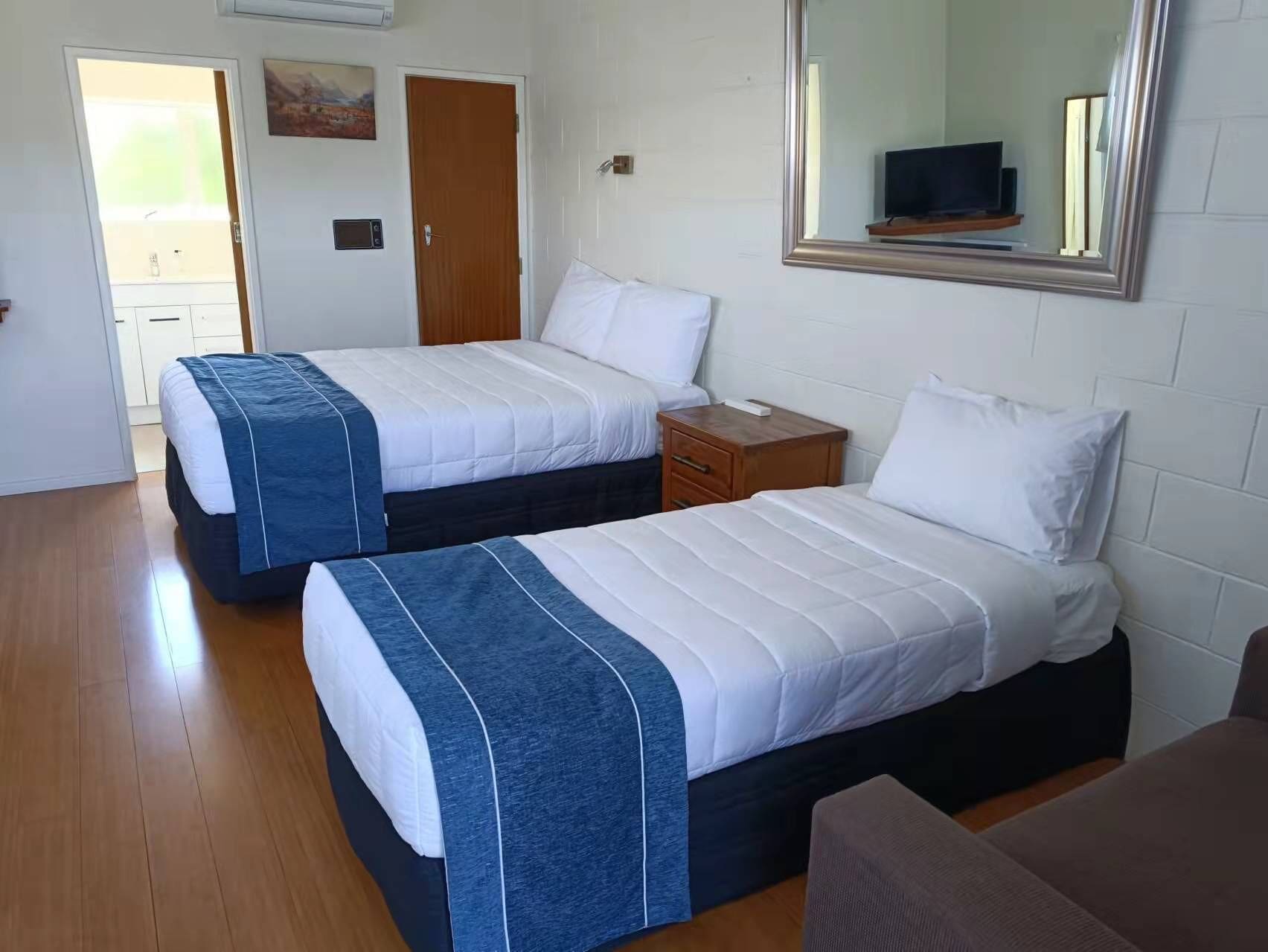 Comfortable, Studio, 1 Queen and 1 Single Bed