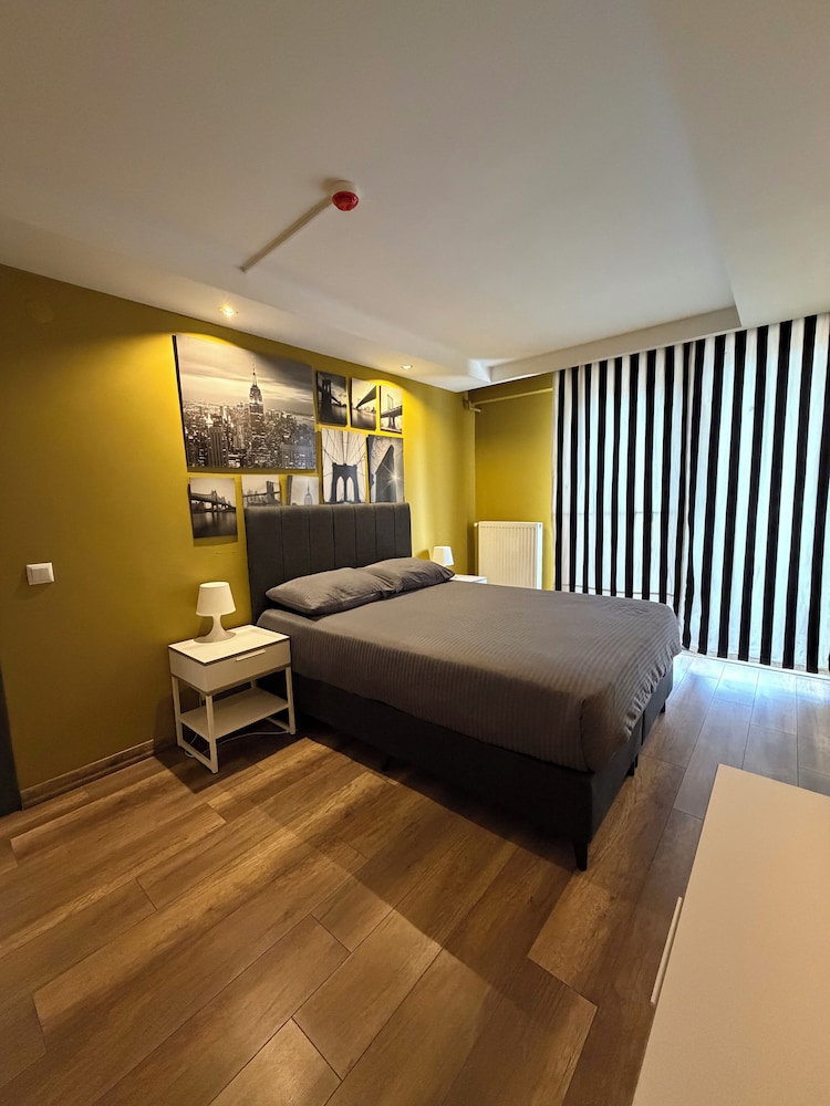 Condo, Premium, Queen Bed, Beach Front, Sofa