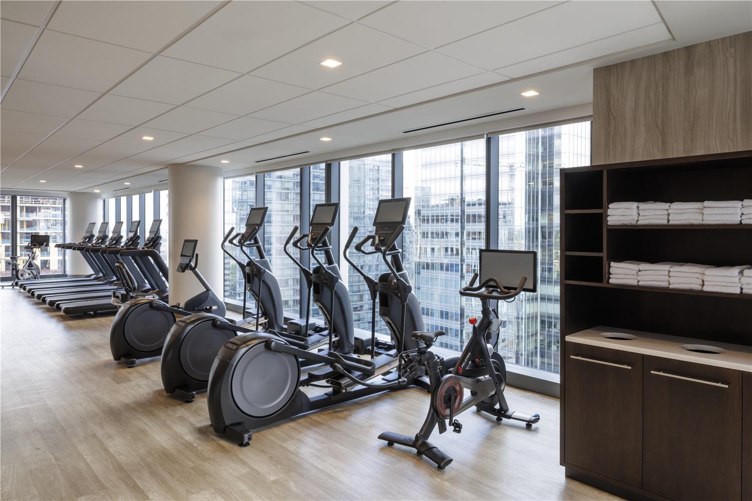 Hilton Arlington Rosslyn The Key 24/57