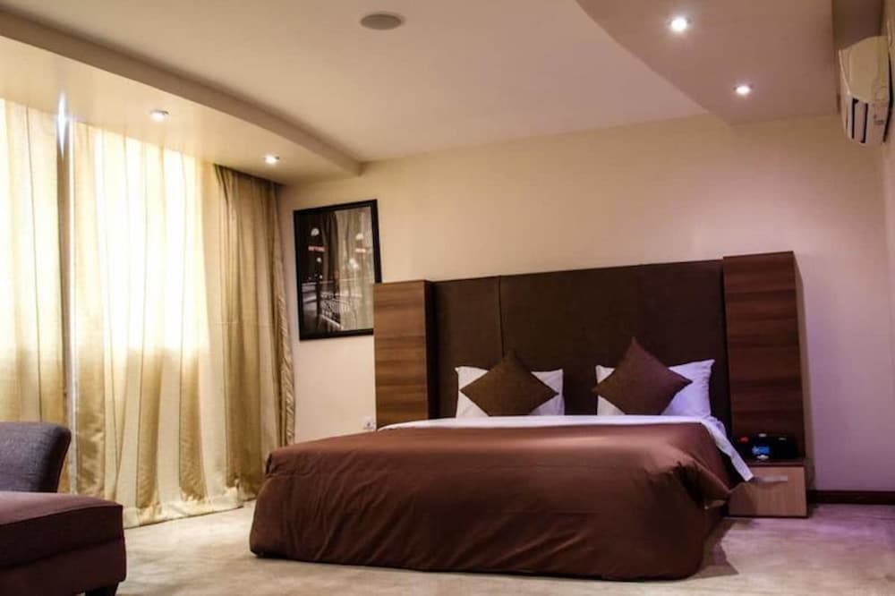 The Chesterfield Hotel 2/20