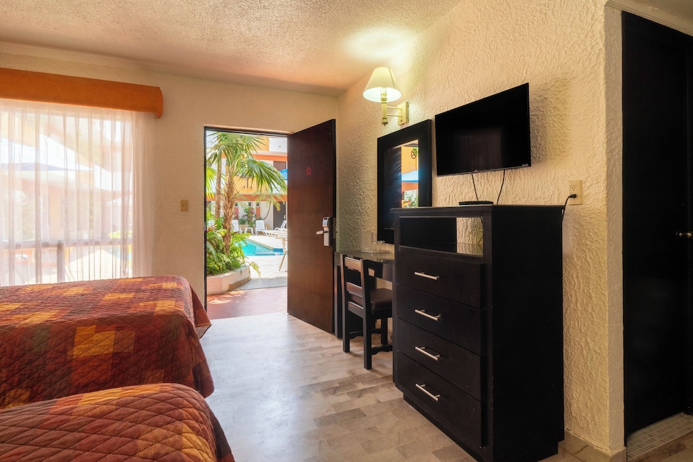 Azteca Inn Hotel 40/62