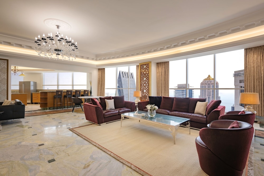 Dusit Hotel And Suites 44/64