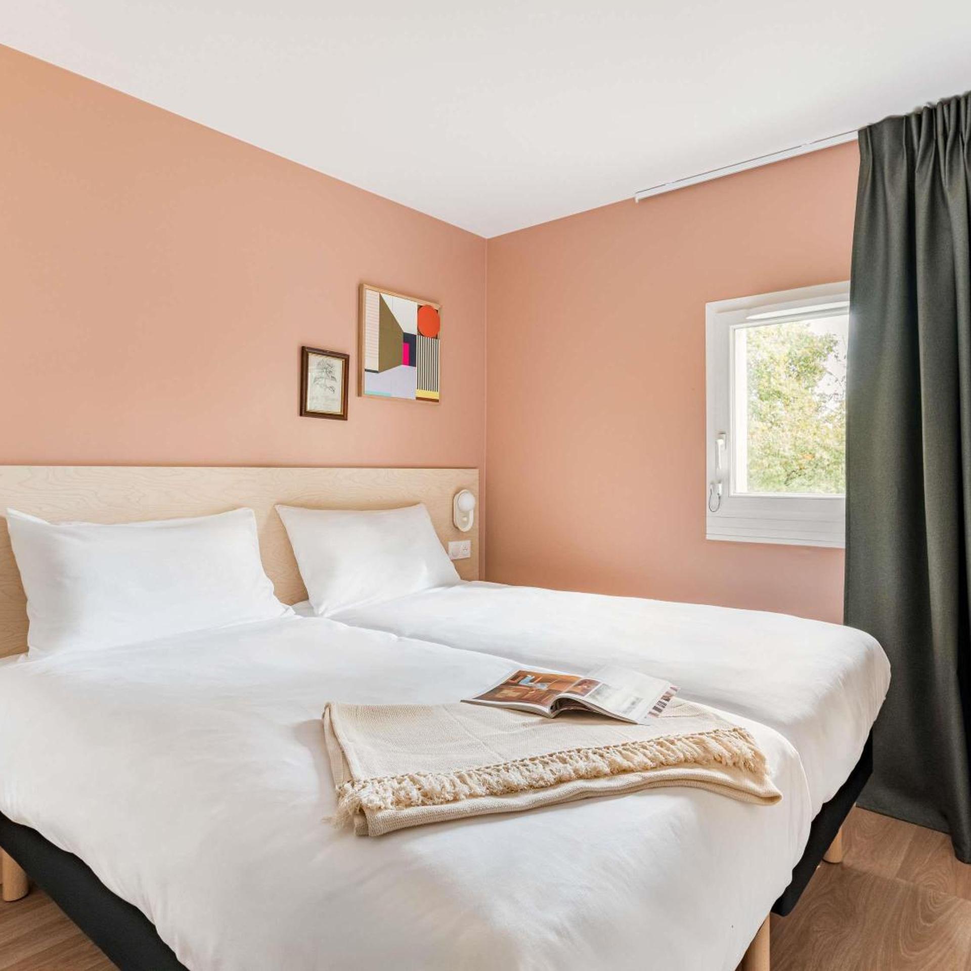 Pop, Twin Beds