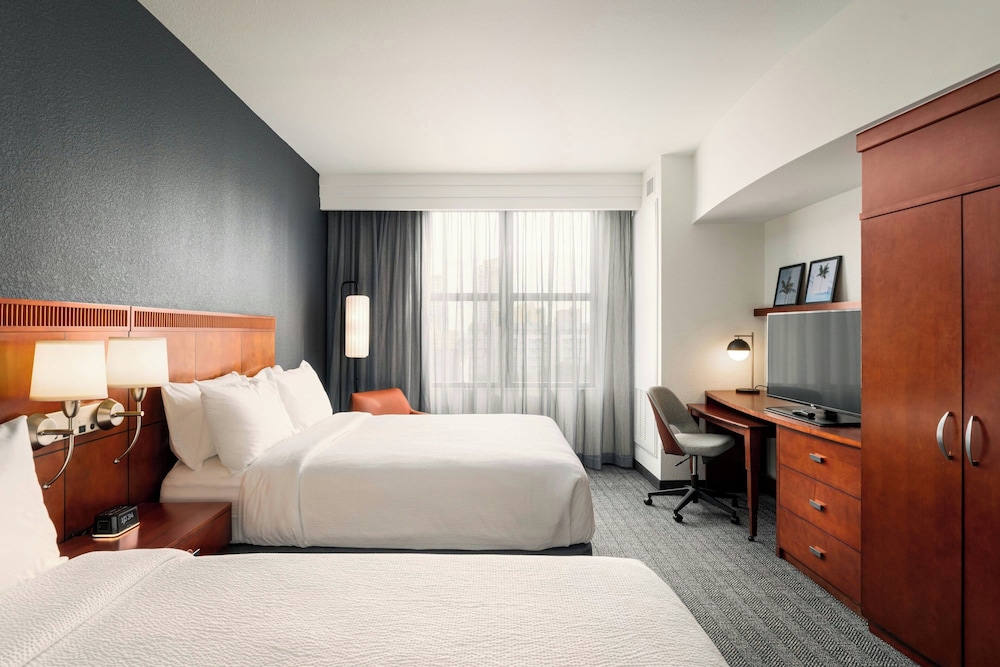 Courtyard by Marriott St. Petersburg Downtown 14/64
