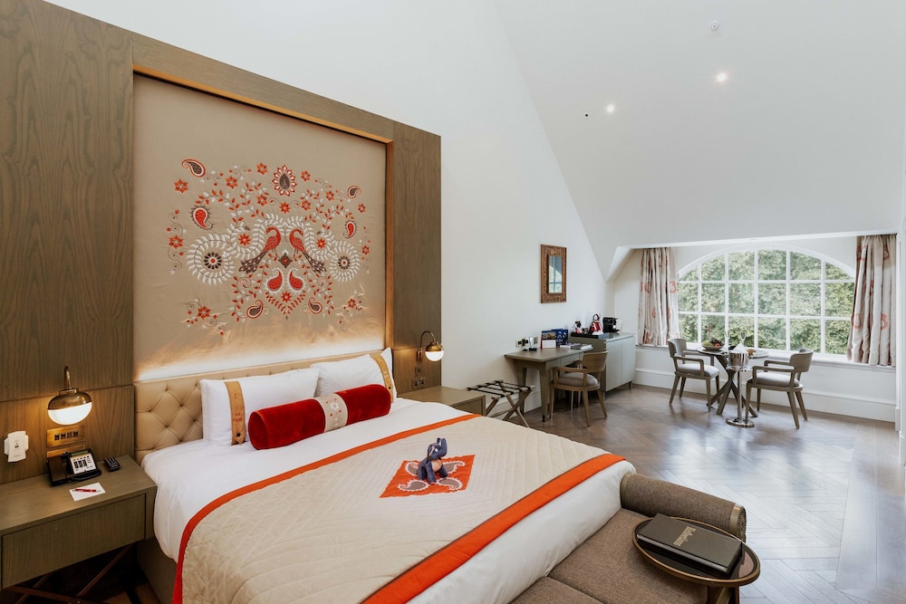 THE LALIT LONDON 45/72