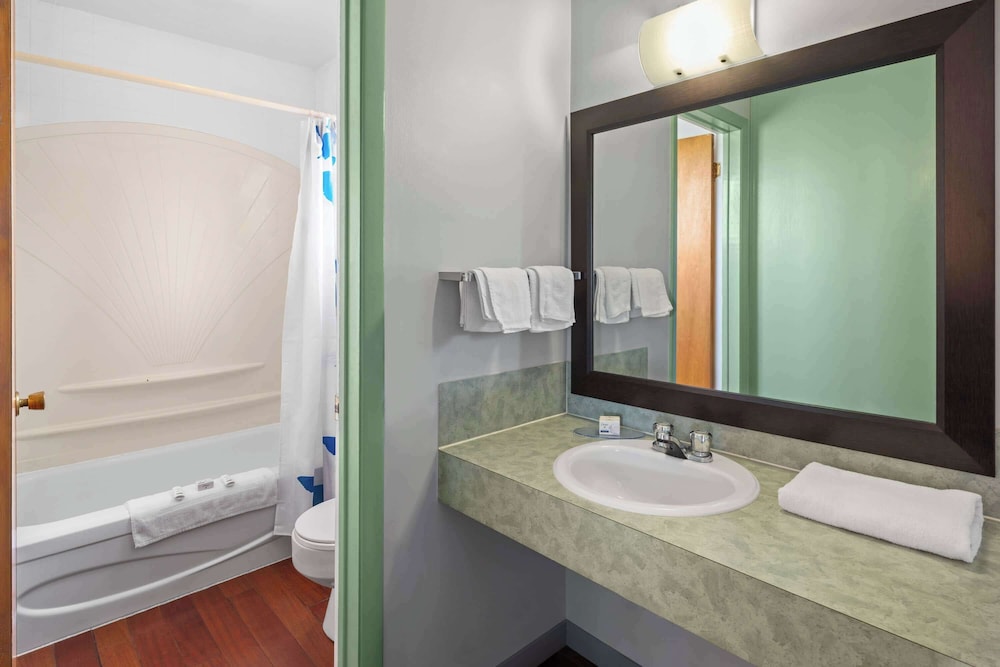 Travelodge by Wyndham Grand Falls 32/32