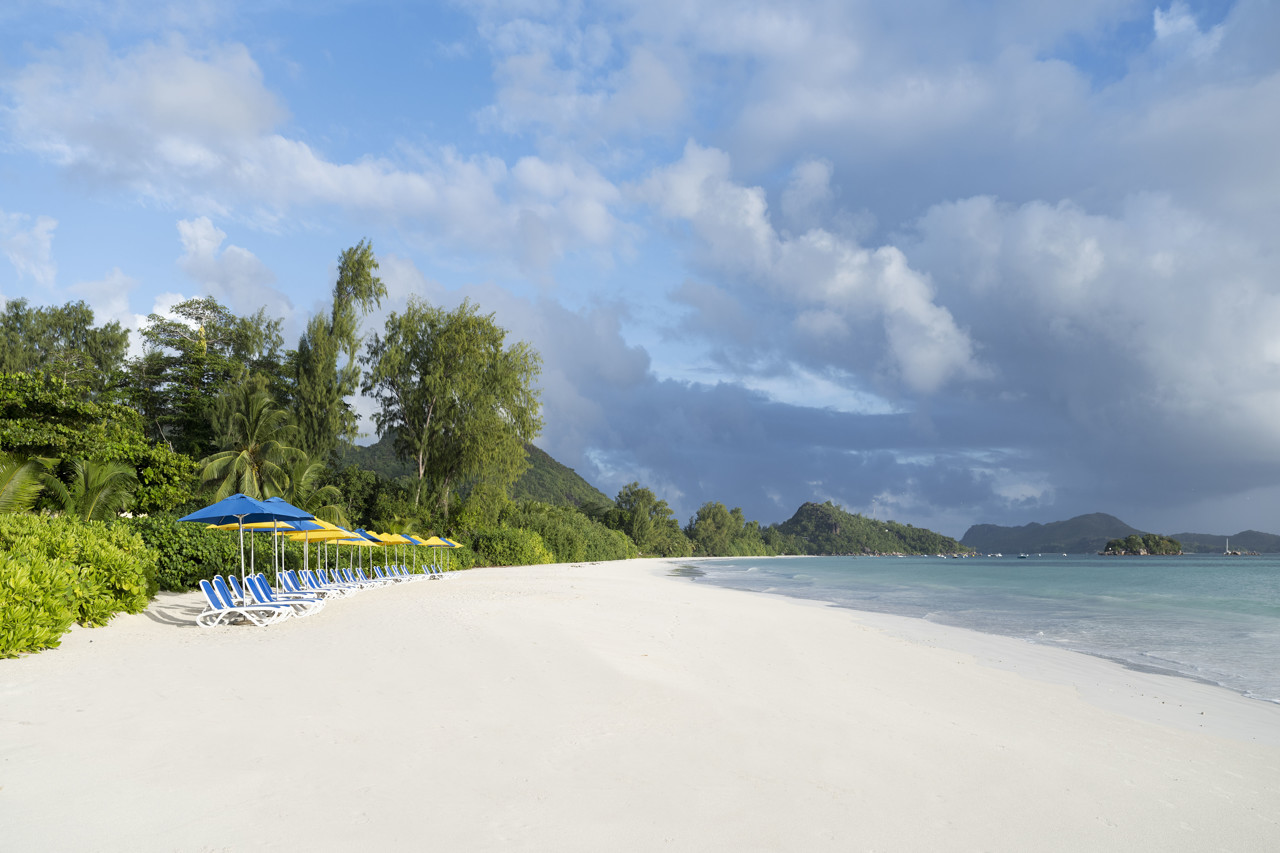 Acajou Beach Resort 70/76
