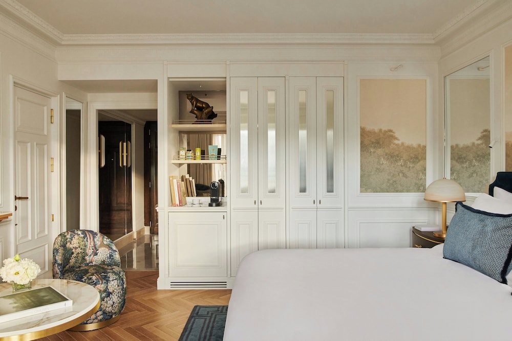 PREMIUM, KING BED, FOUNTAIN VIEW