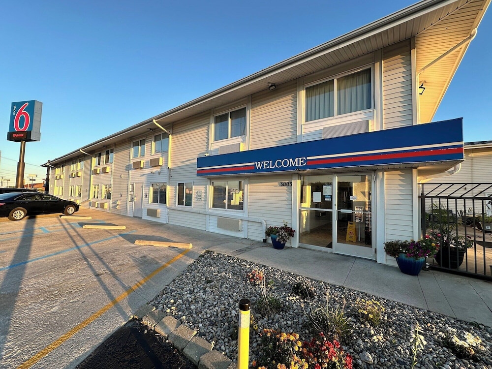 Motel6 Fort Wayne, IN 55/62