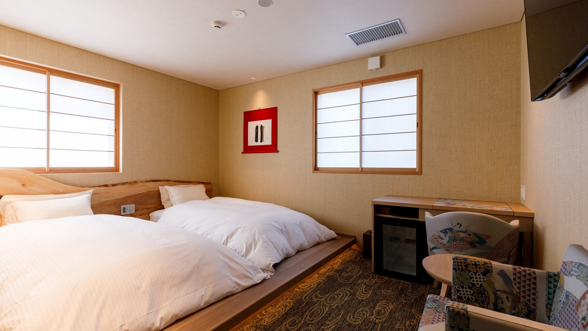Elevated, Standard, Twin Beds, Small