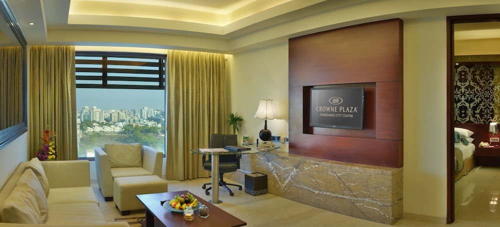 Crowne Plaza Ahmedabad City Centre 43/70