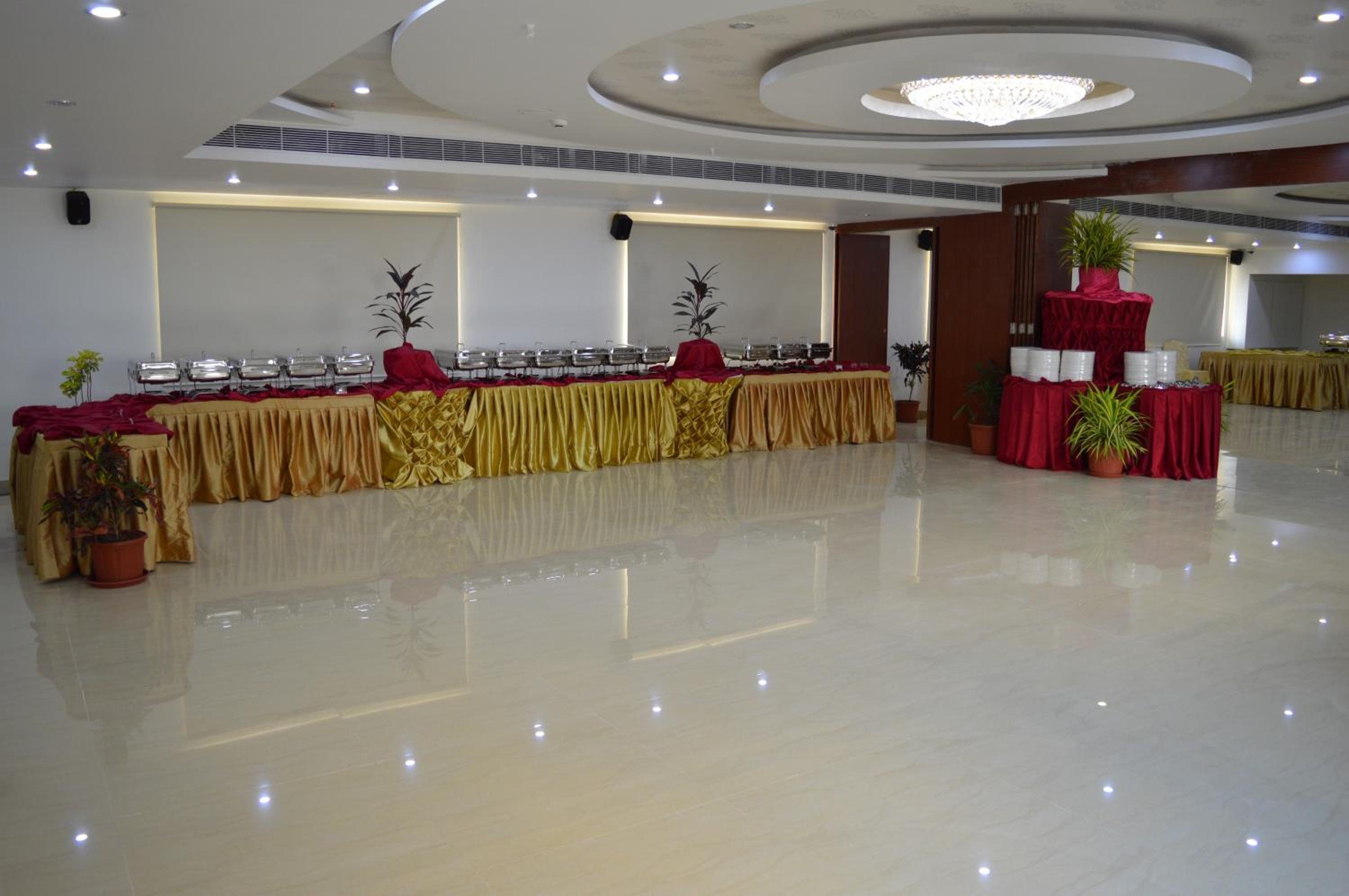 OYO 1489 Hotel Diamonds Pearl 7/42