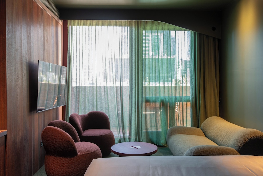Hyde Melbourne Place 77/95