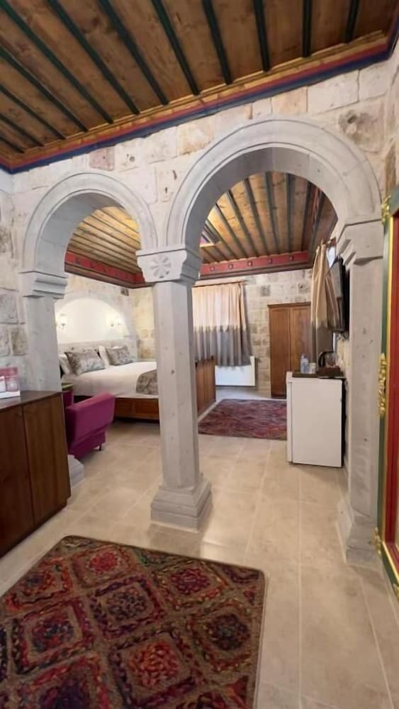 Elysee Cave House 5/100