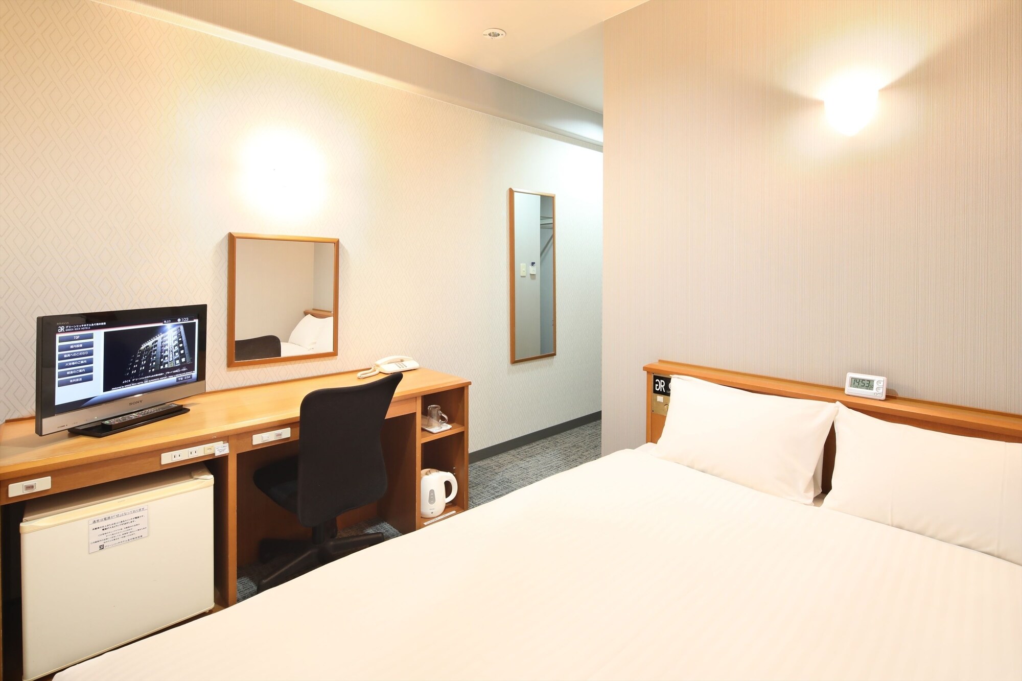 ROOM, DOUBLE BED