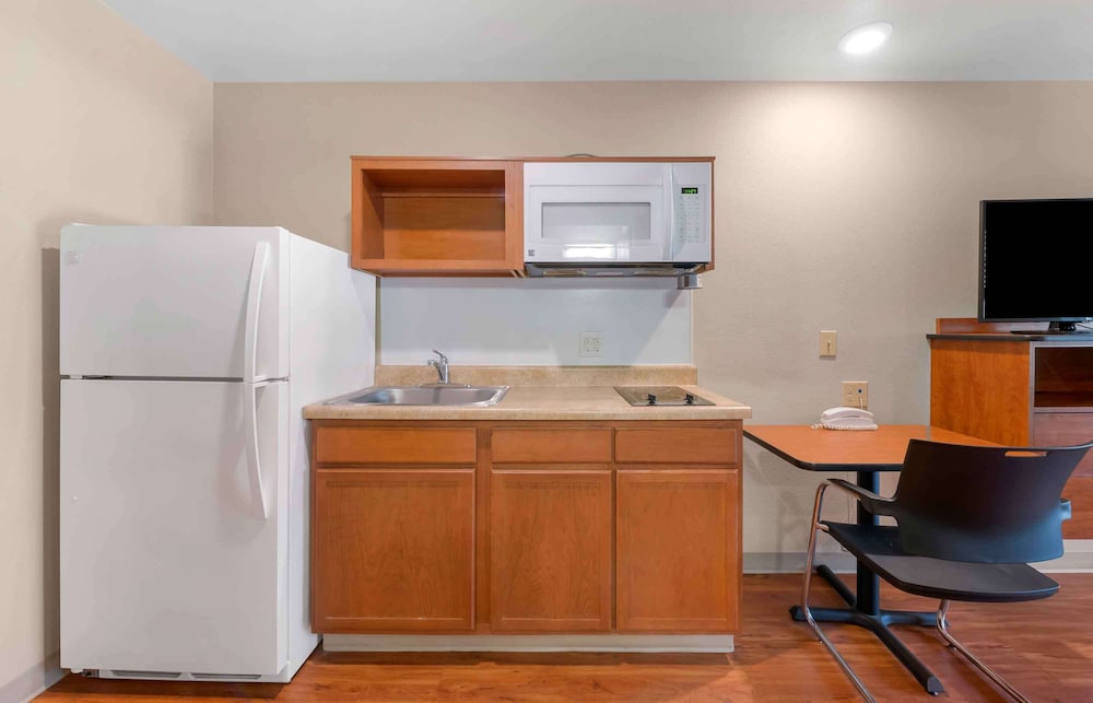Studio 6 Extended Stay Birmingham Pelham AL 31/44