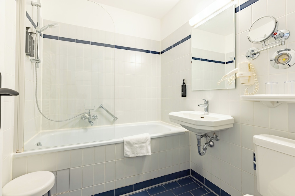 جناح بسرير كوين بغرفة نوم واحدة مع أريكة، Garner Hotel Berlin Messe by IHG 6/6