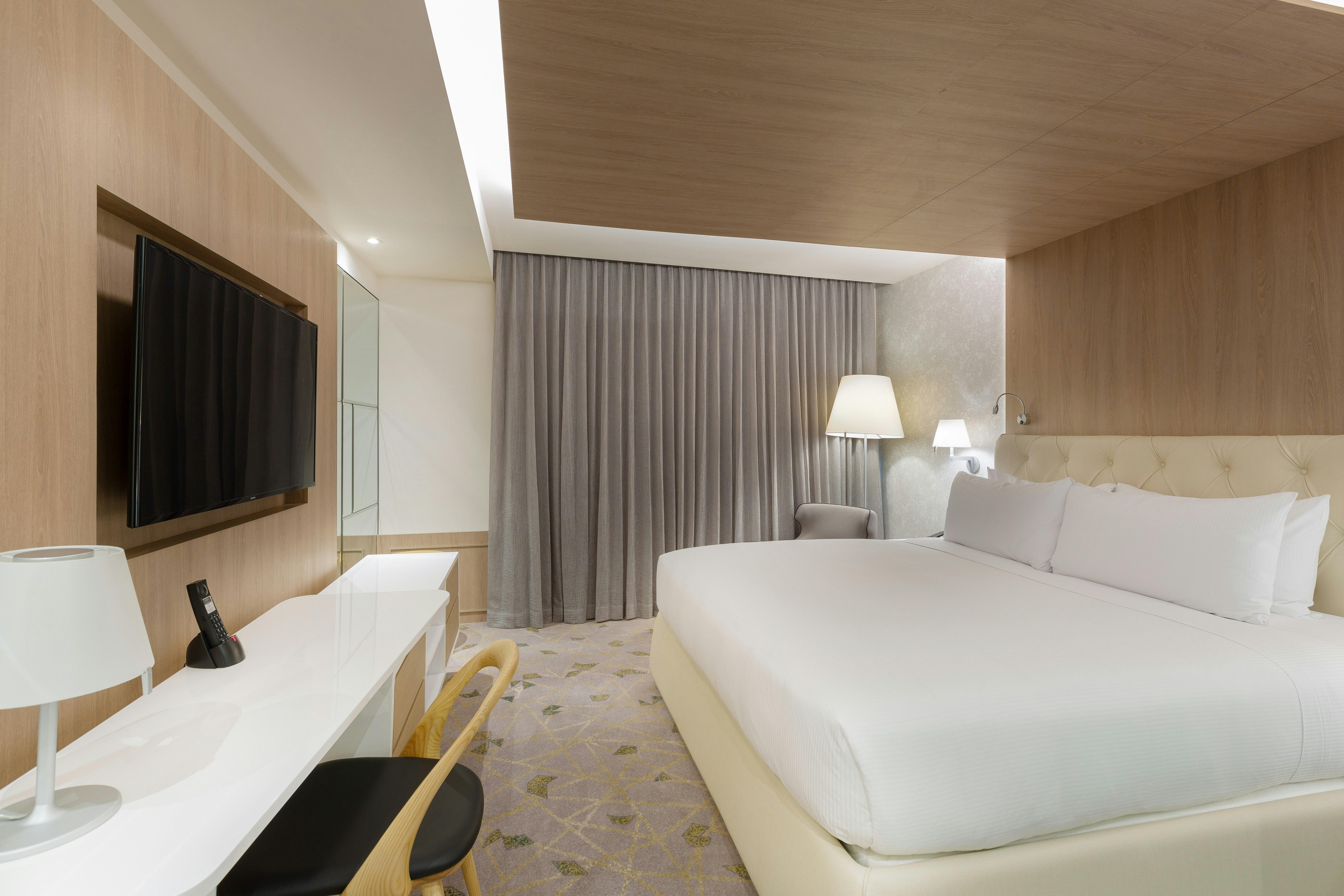 ROOM, KING BED
