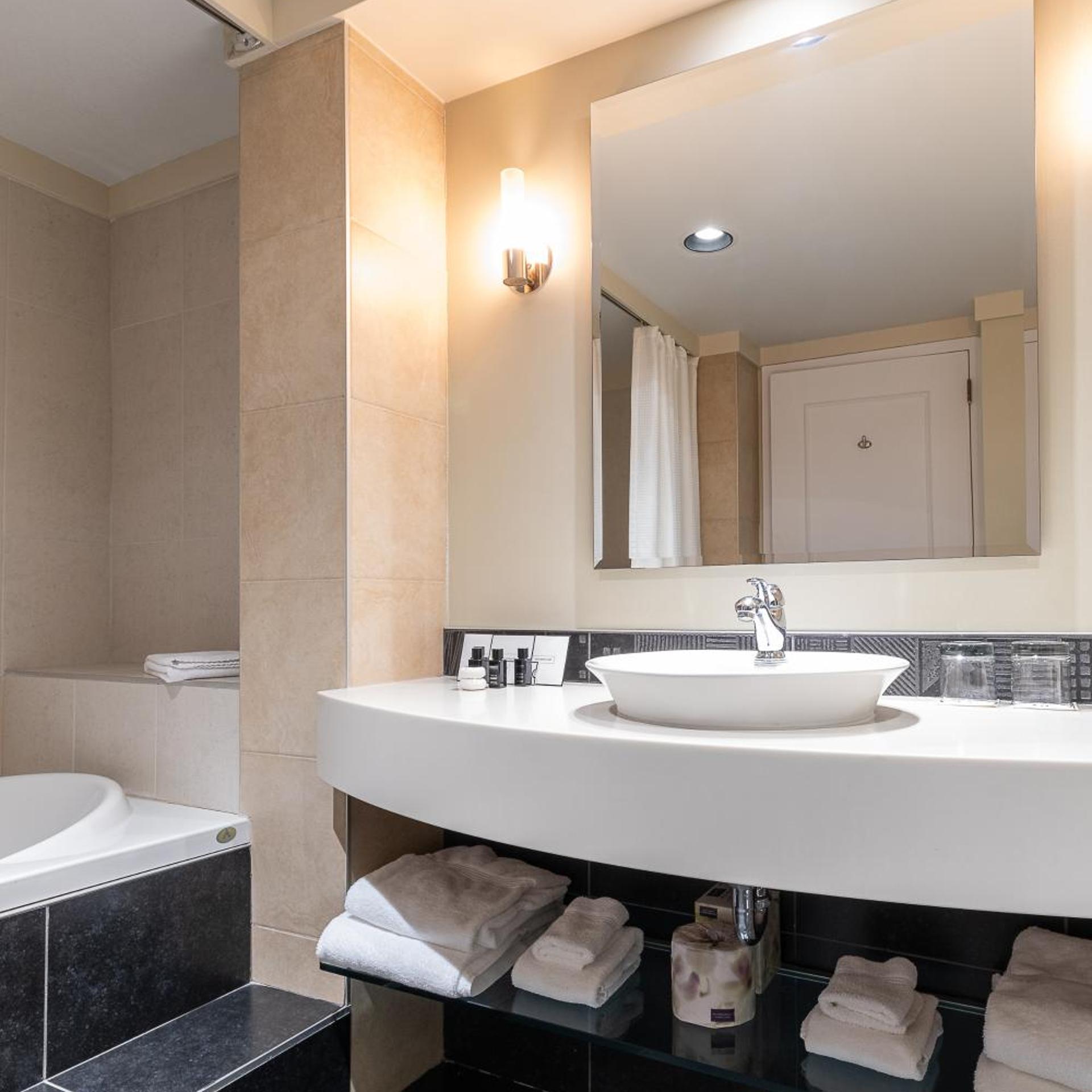 جناح كلاسيكي بسرير كينج وسرير كوين، Hotel Le Bonne Entente 3/4