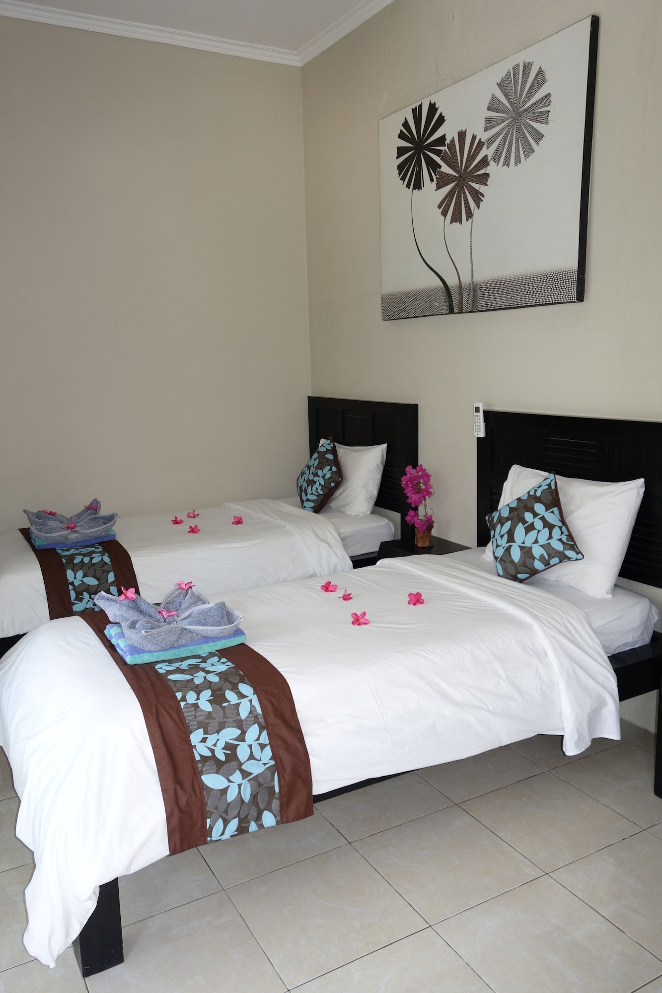 DELUXE, TWIN BEDS
