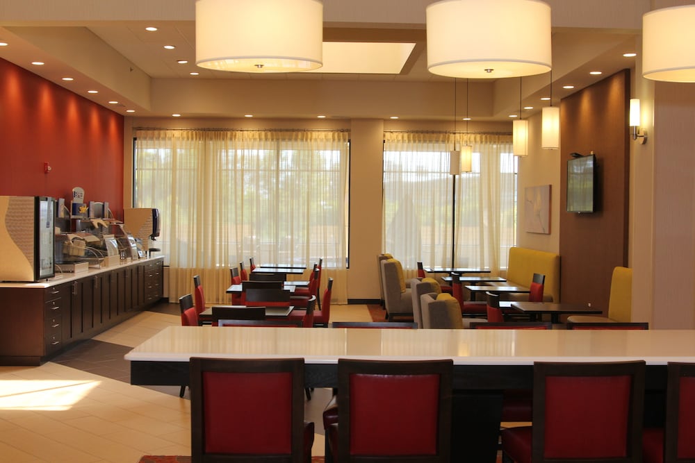 Holiday Inn Express And Suites Indianapolis W Airport Area 50/65