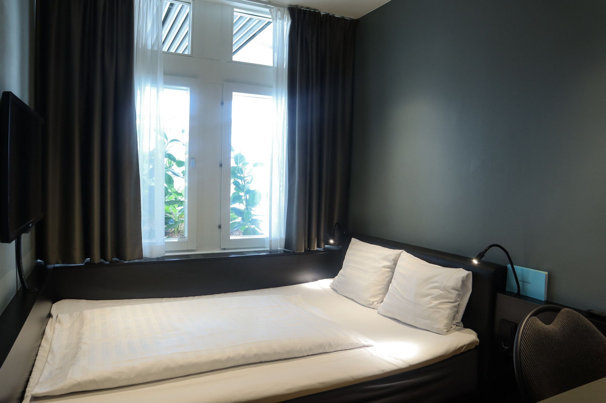 COMPACT, DOUBLE BED