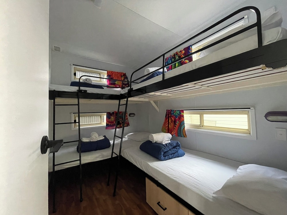 Design, Cabin, 1 Queen and 2 Bunk Beds, Queen Bed