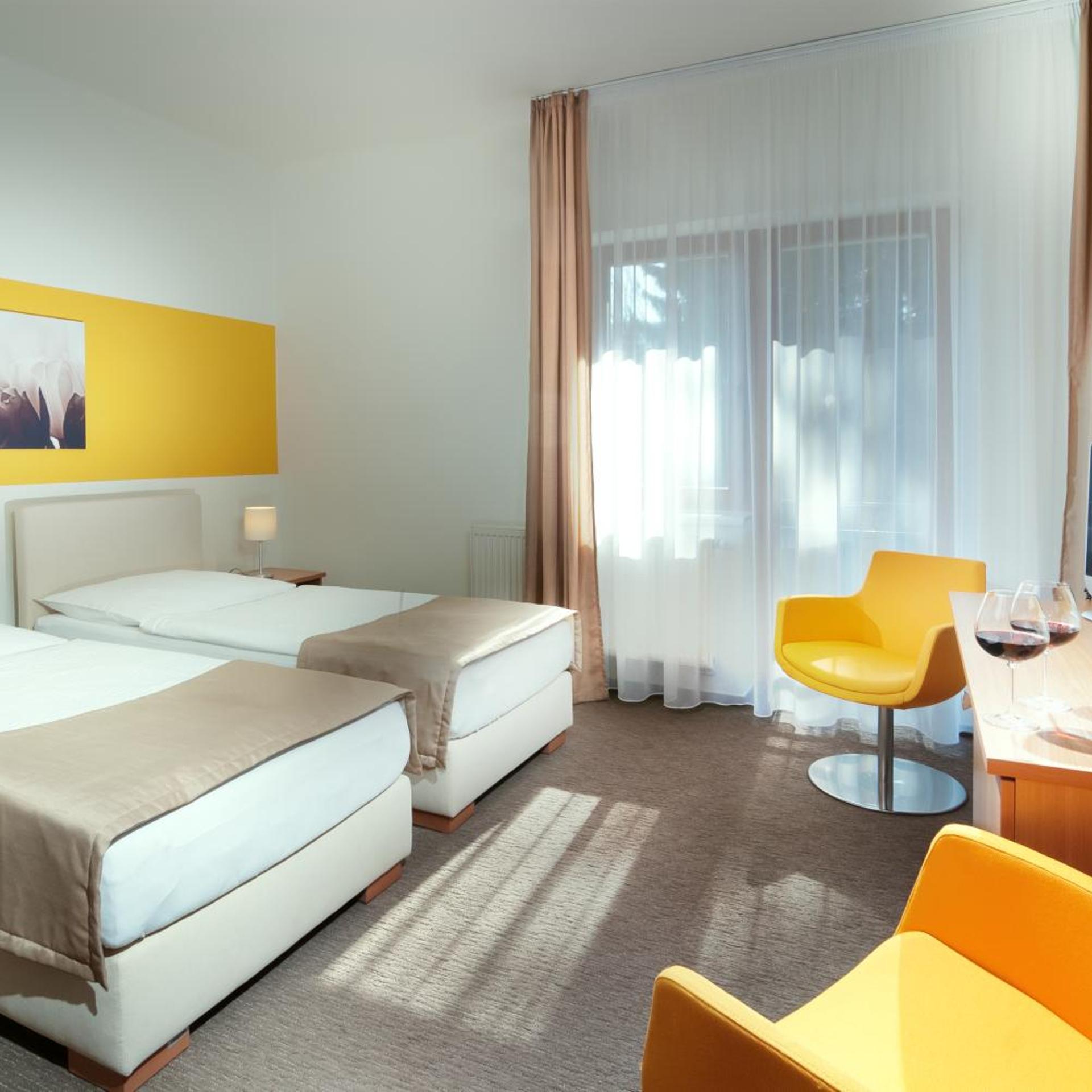 Room, Double or Twin Bed, Pool Access