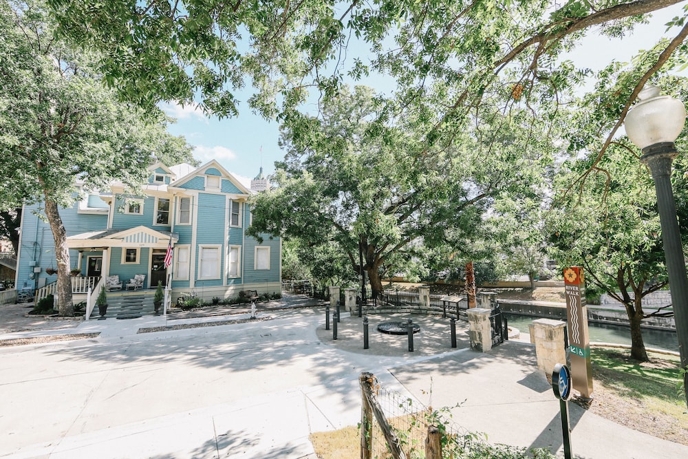 Inn on the Riverwalk 37/50