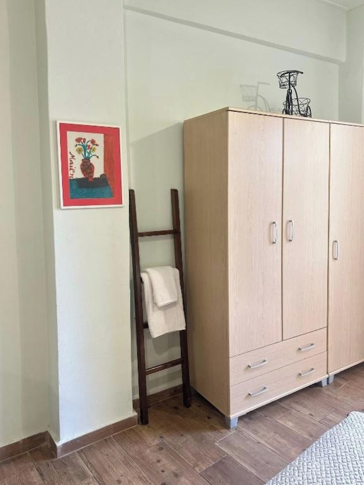 Concierge Athens I 27/50