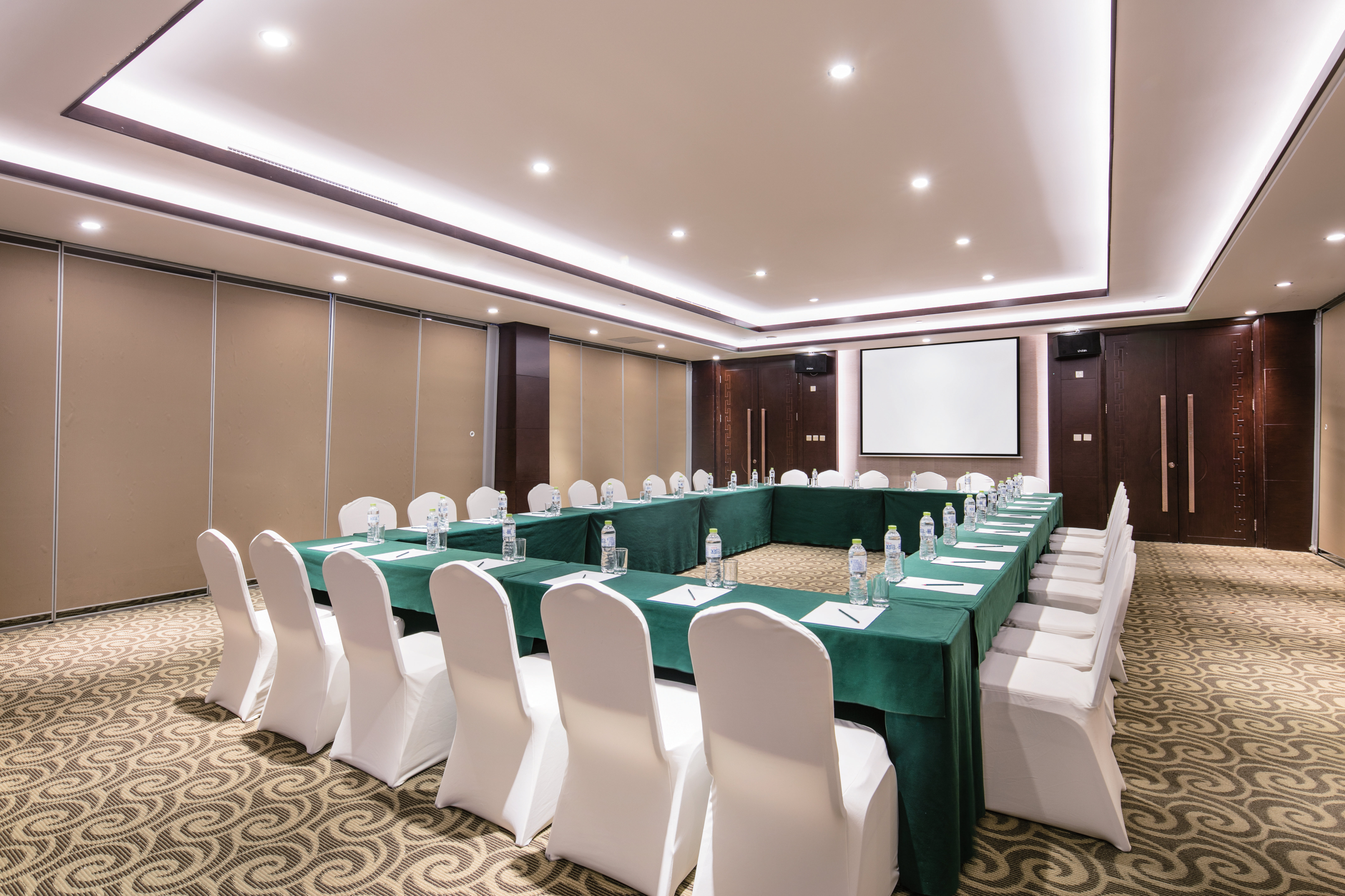 HOLIDAY INN BEIJING AIRPORT ZONE 38/50
