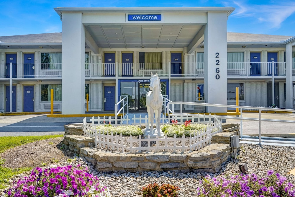 Motel6 Lexington, KY - East I-75 7/42