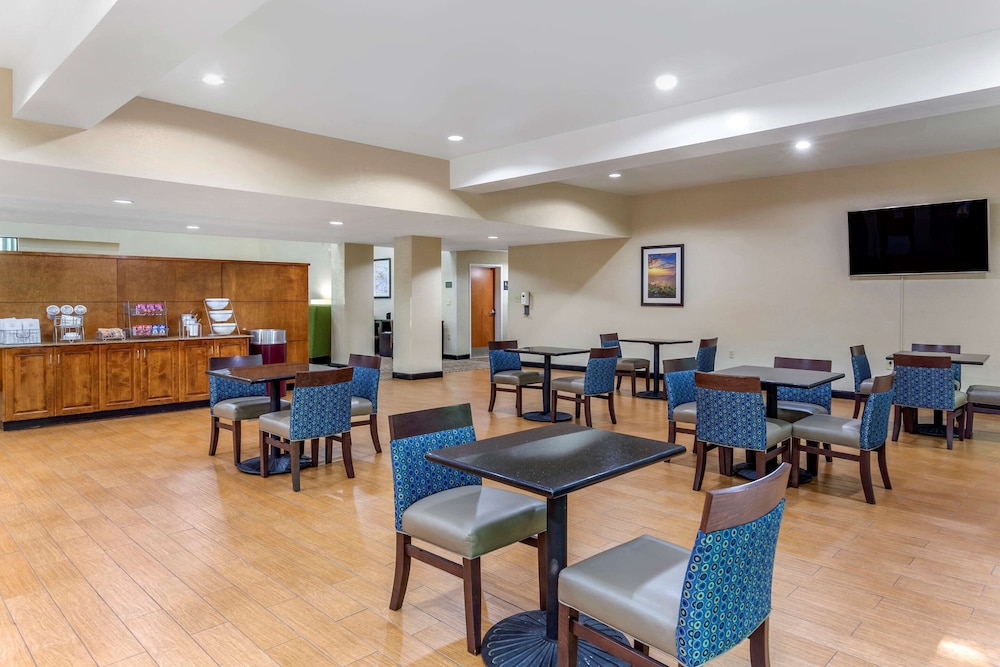Comfort Suites Clayton Garner 23/31