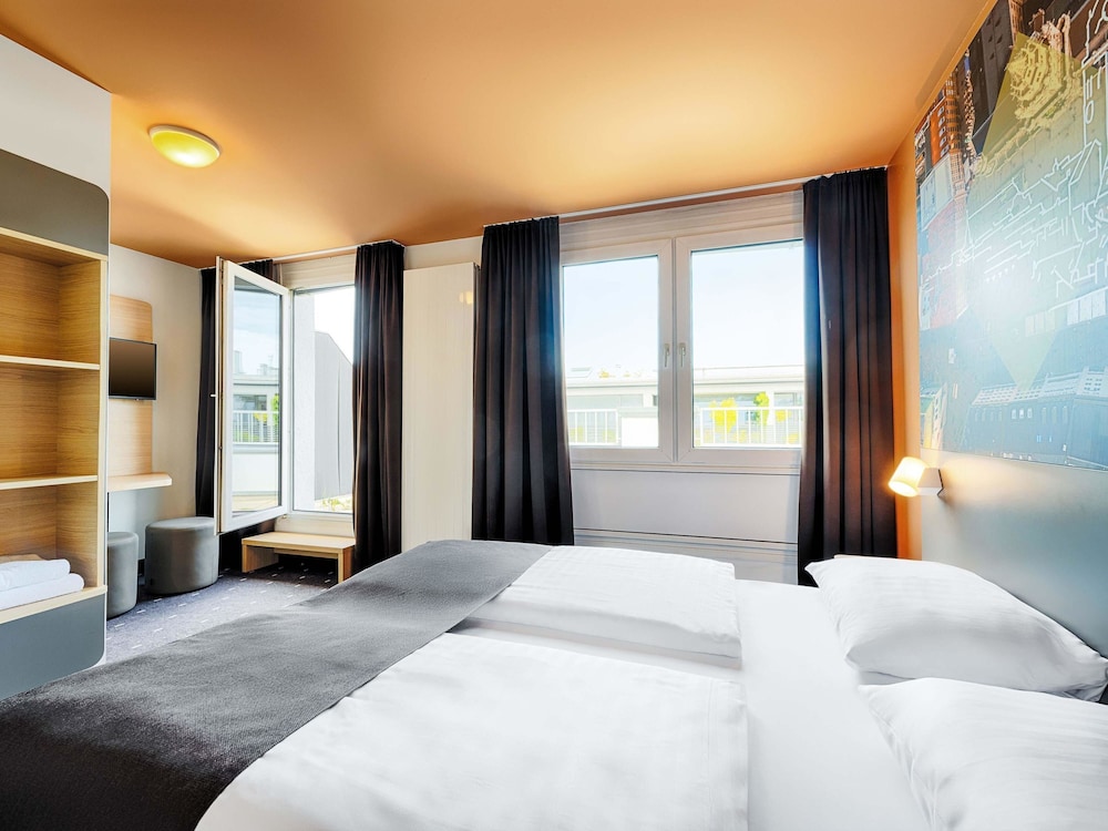 Room, French Bed, Queen Bed