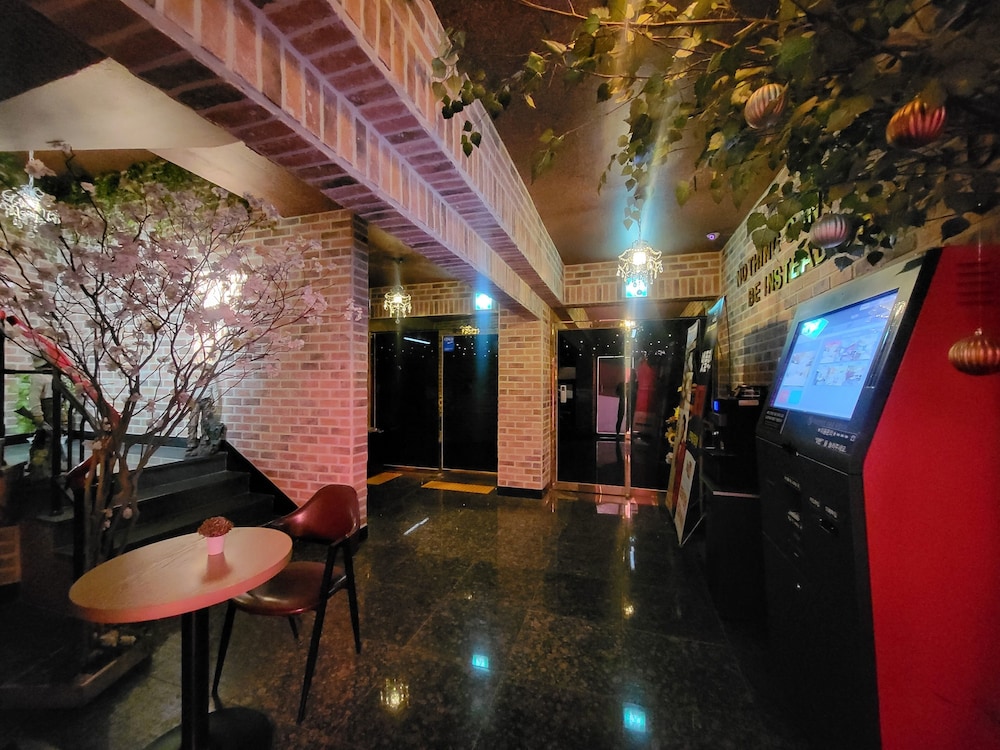 Goldenroot Hotel In Gimhae 28/35