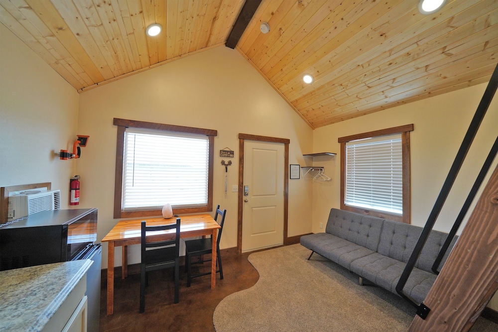 Gooseberry Lodges 57/79