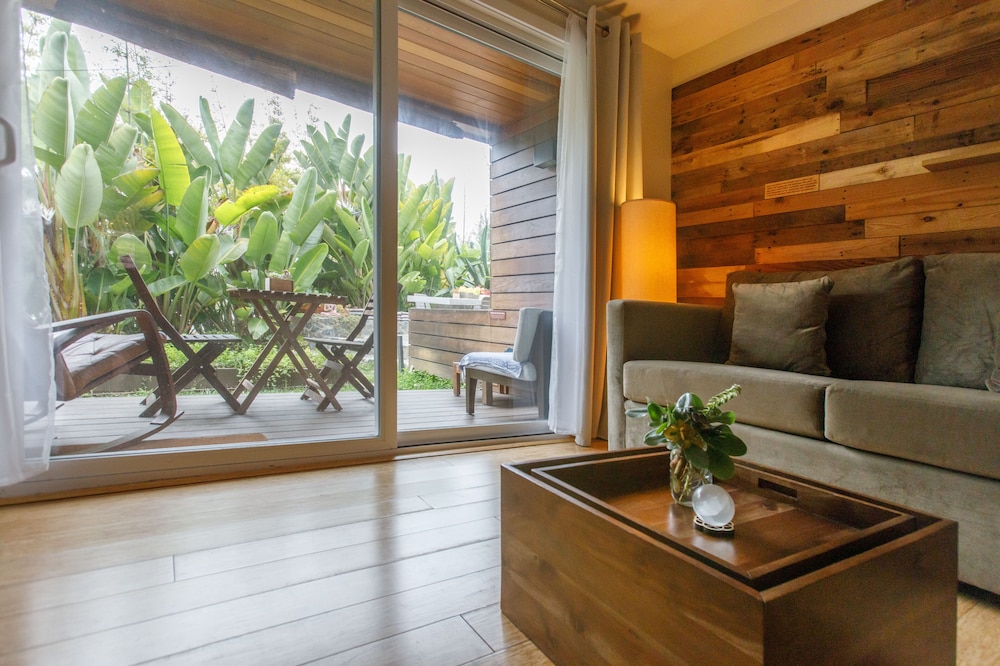 Inn at Moonlight Beach 40/75