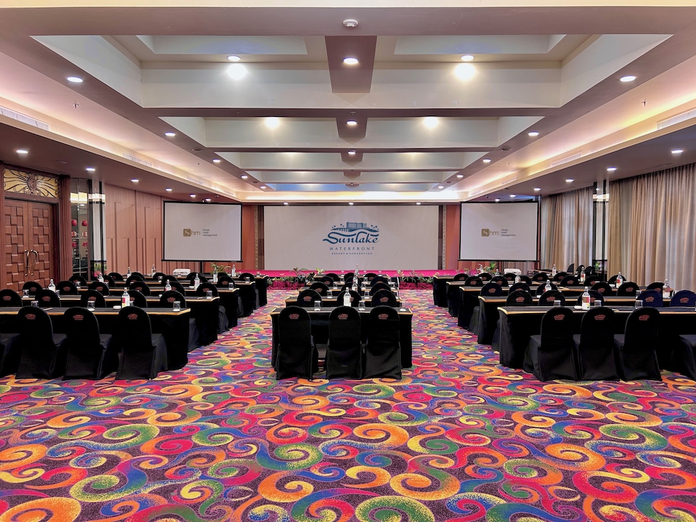 Sunlake Waterfront Resort and Convention 43/56
