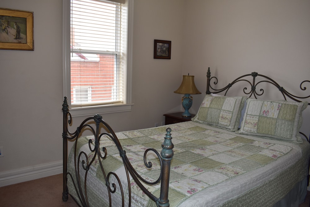 Hermann Crown Suites 44/75