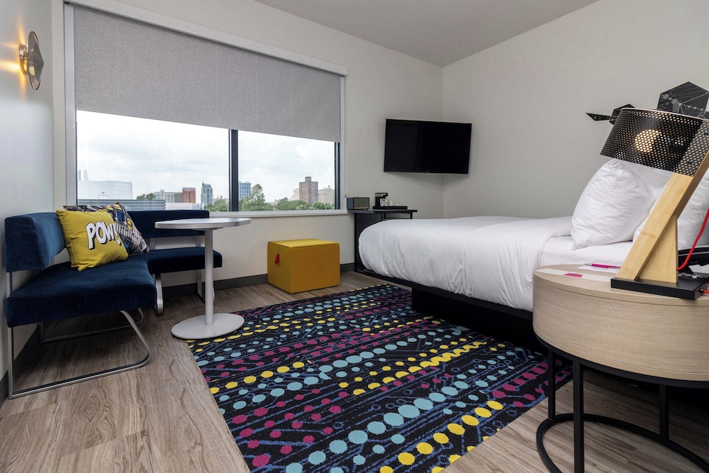 STANDARD, KING BED, ACCESSIBLE